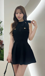 モデル：156cm（着用サイズ：FREE　着用カラー：BLK）