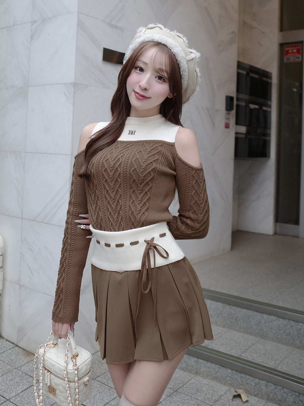 モデル：156cm（着用サイズ：FREE　着用カラー：MOC）