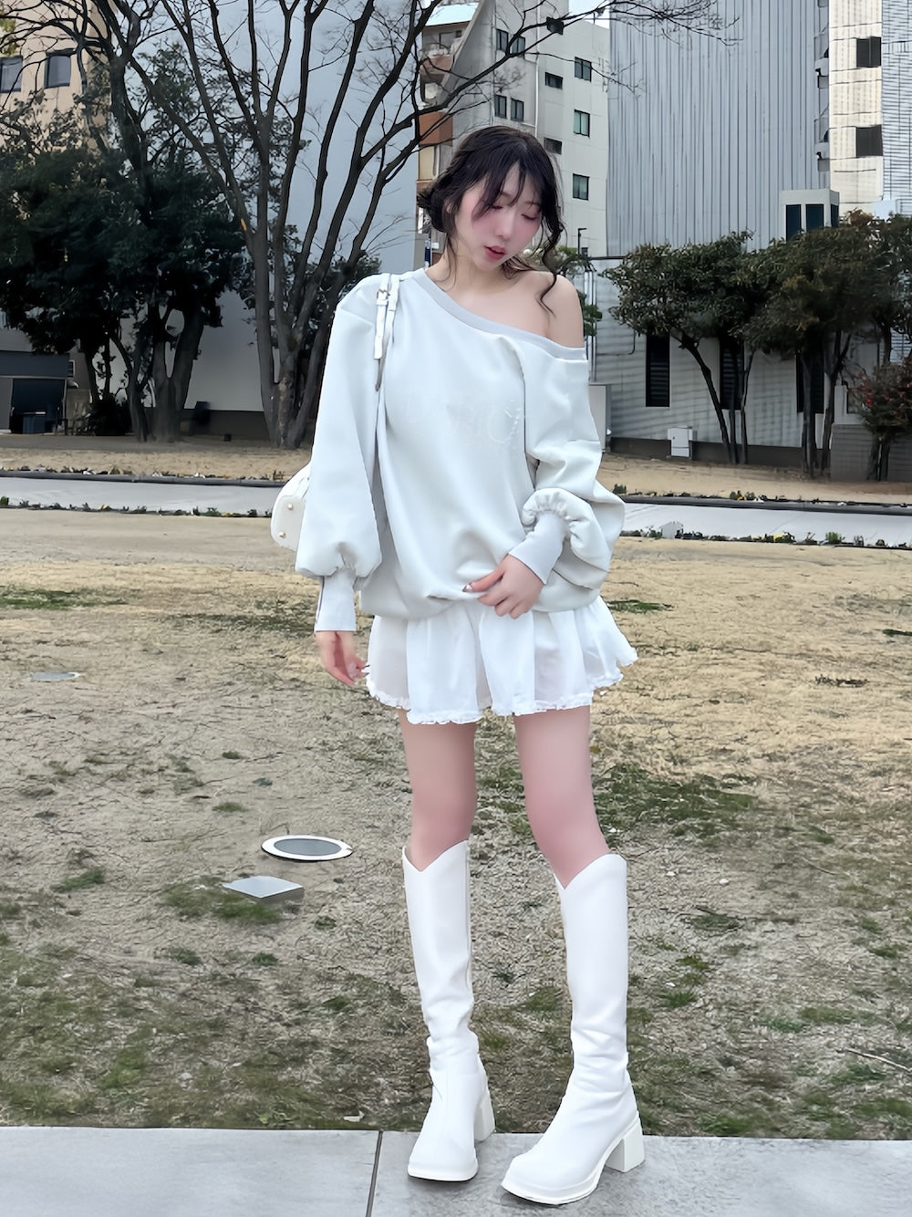 モデル：160cm（着用サイズ：FREE　着用カラー：WHT）