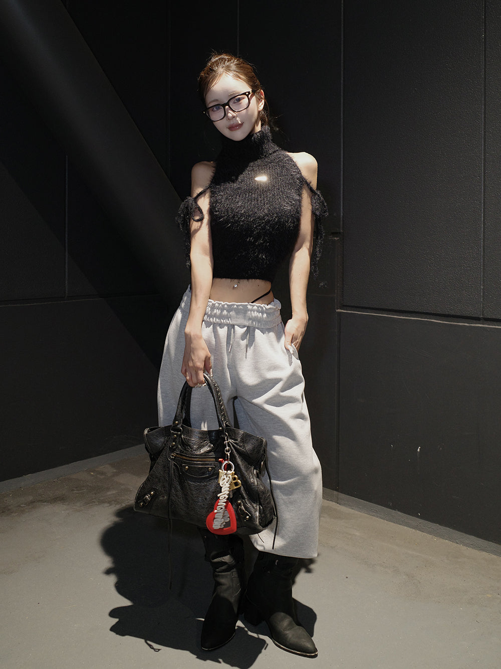モデル：158cm（着用サイズ：FREE　着用カラー：BLK）