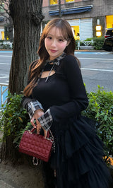 モデル：156cm（着用サイズ：FREE　着用カラー：BLK）