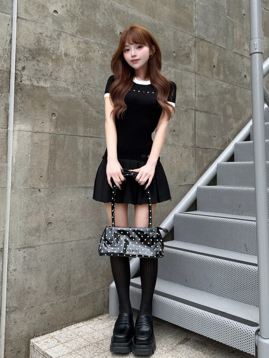 モデル：158cm（着用サイズ：FREE　着用カラー：BLK）