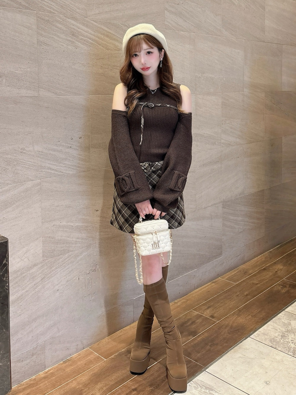 モデル：160cm（着用サイズ：FREE　着用カラー：BRN）