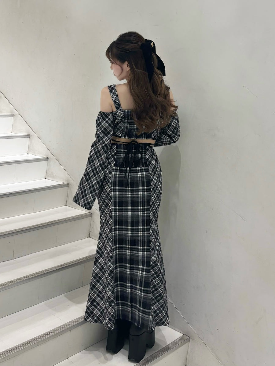 モデル：151cm（着用サイズ：FS　着用カラー：BLK）