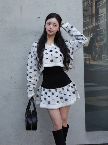 モデル：158cm（着用サイズ：FREE　着用カラー：WHT）