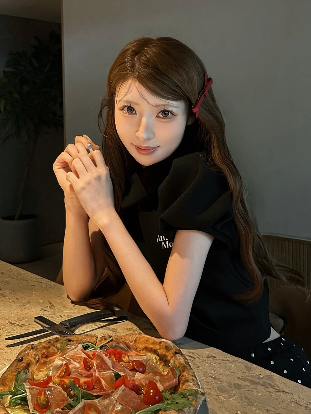 モデル：161cm（着用サイズ：FREE　着用カラー：BLK）