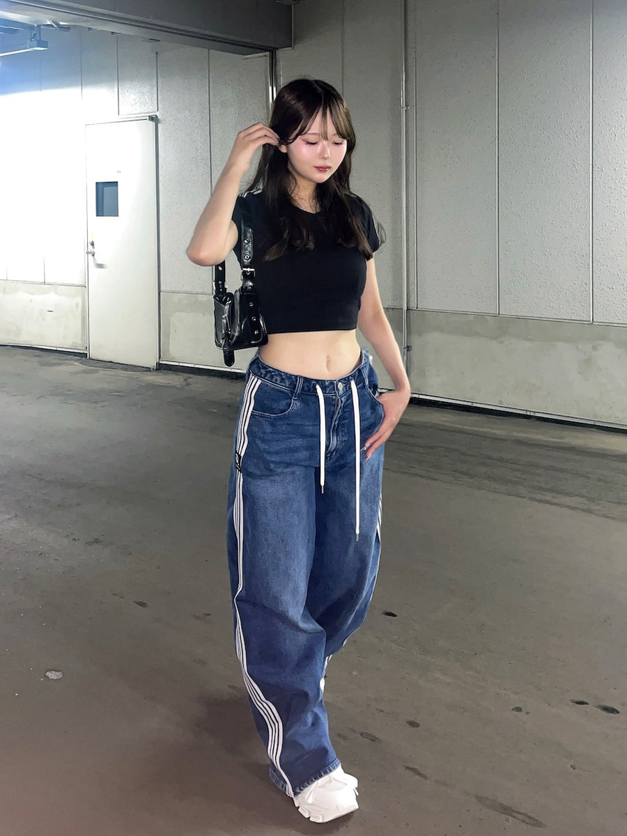 モデル：161cm（着用サイズ：FREE　着用カラー：BLK）