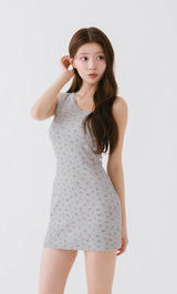 モデル：164cm（着用サイズ：FREE　着用カラー：BLK）