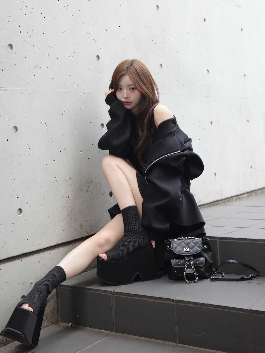 モデル：158cm（着用サイズ：FREE　着用カラー：BLK）