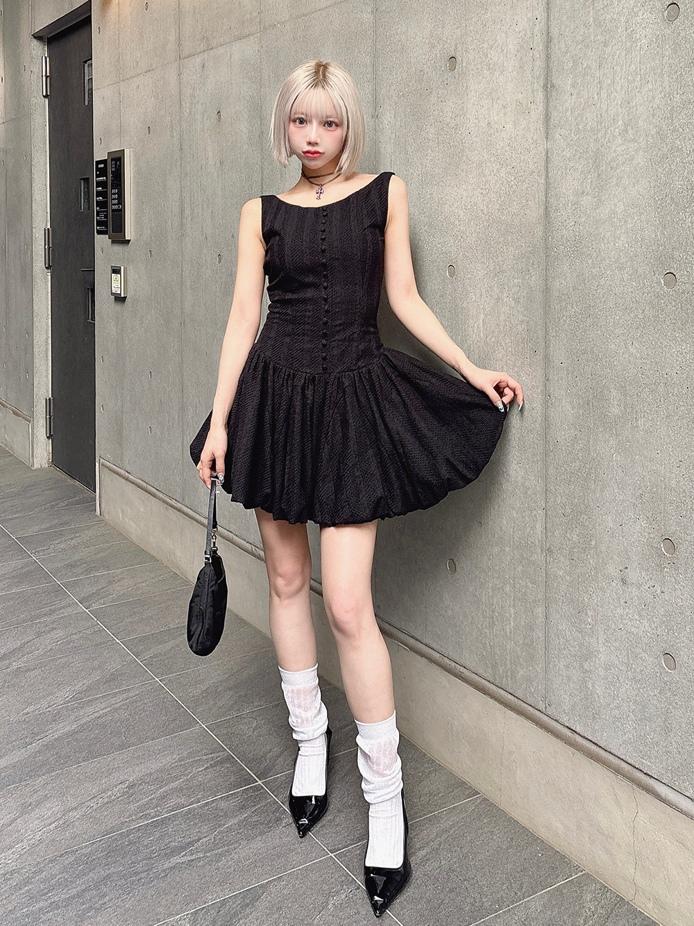 モデル：155cm（着用サイズ：FREE　着用カラー：BLK）
