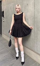 モデル：155cm（着用サイズ：FREE　着用カラー：BLK）
