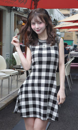 モデル：158cm（着用サイズ：FREE　着用カラー：BLK）