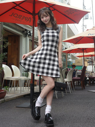モデル：158cm（着用サイズ：FREE　着用カラー：BLK）