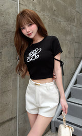 モデル：158cm（着用サイズ：FREE　着用カラー：BLK）
