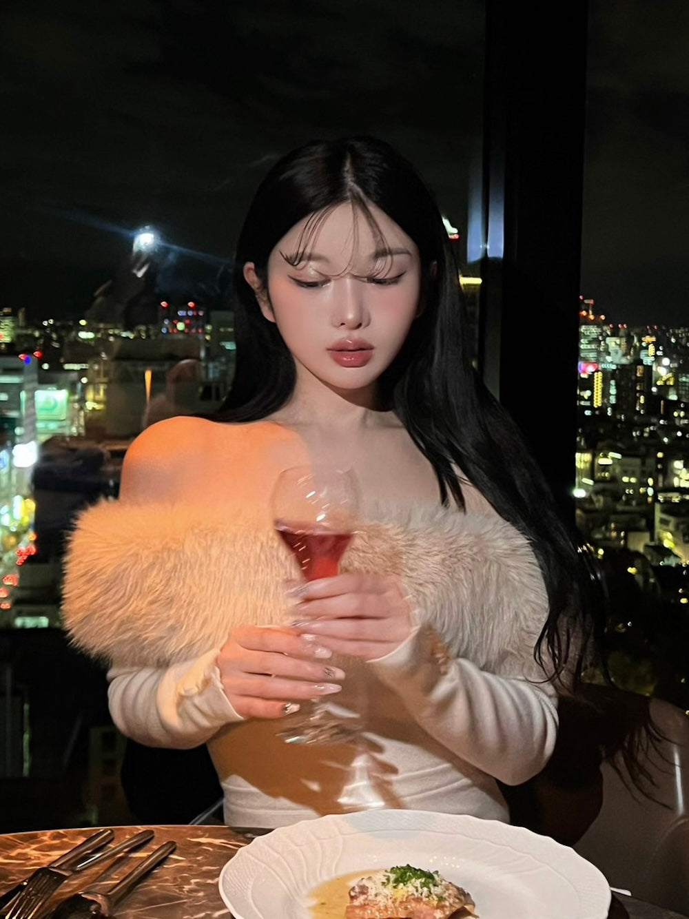 モデル：160cm（着用サイズ：FREE　着用カラー：IVO）