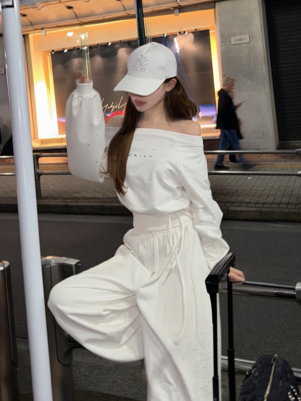 モデル：158cm（着用サイズ：FREE　着用カラー：WHT）