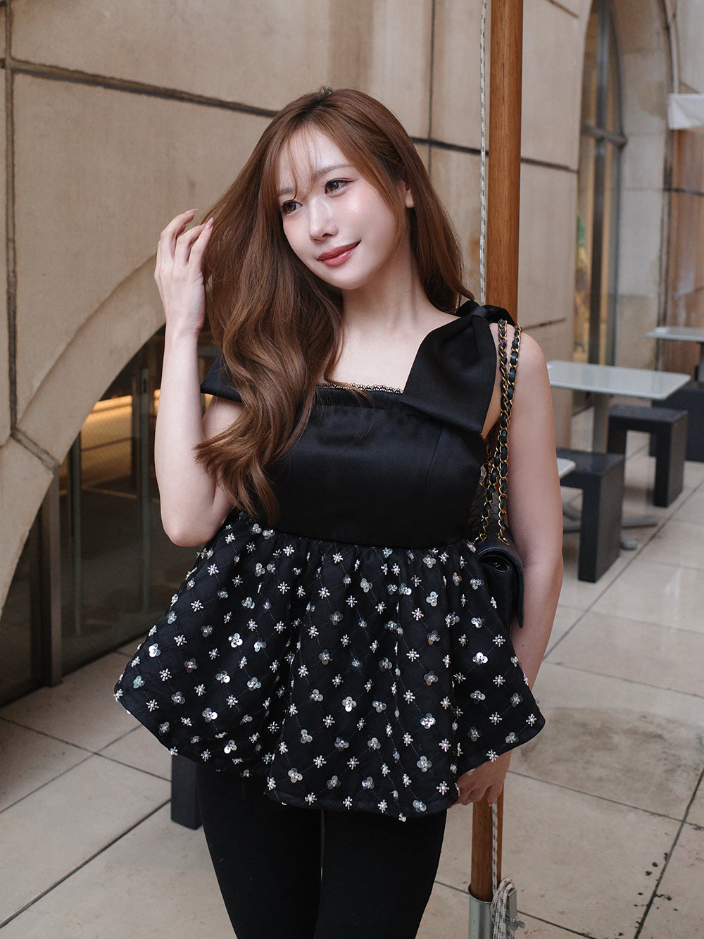 モデル：156cm（着用サイズ：FREE　着用カラー：BLK）