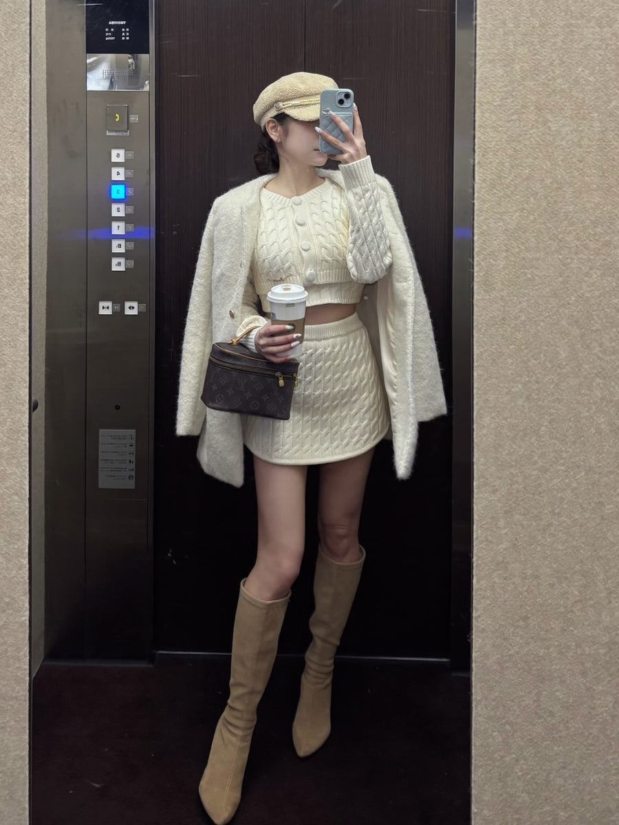 モデル：156cm（着用サイズ：FREE　着用カラー：IVO）