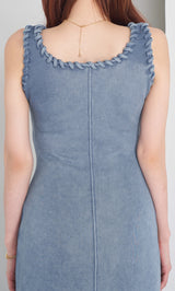 モデル：165cm（着用サイズ：FREE　着用カラー：BLU）