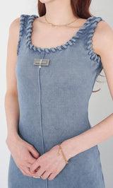 モデル：165cm（着用サイズ：FREE　着用カラー：BLU）