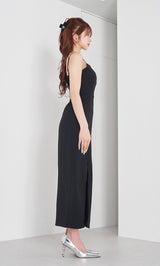 モデル：165cm（着用サイズ：FREE　着用カラー：BLK）
