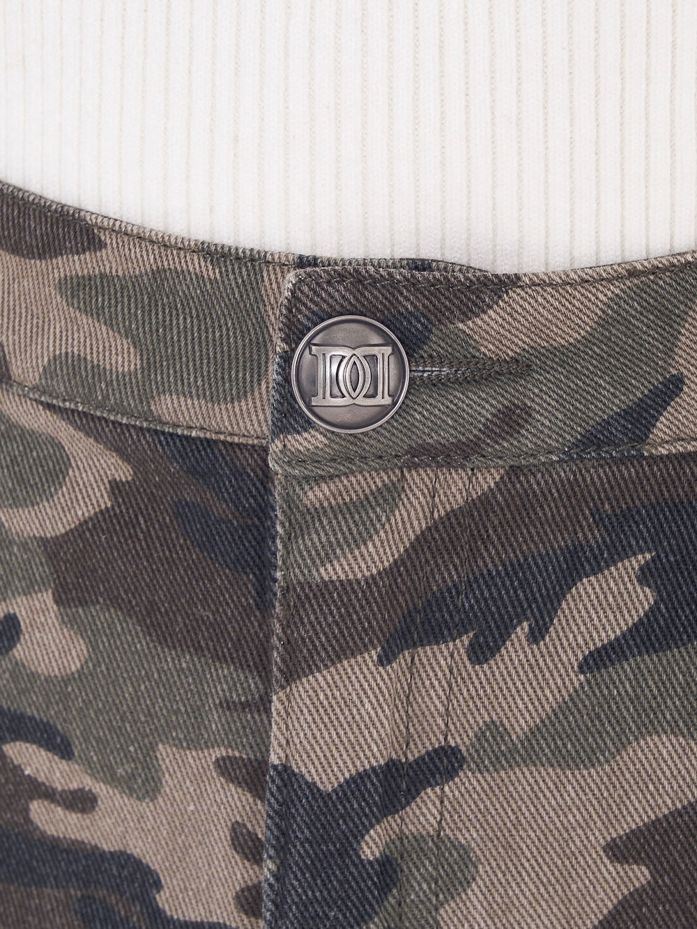 カモフラミニスカート