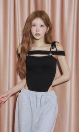 モデル：165cm（着用サイズ：FREE　着用カラー：BLK）