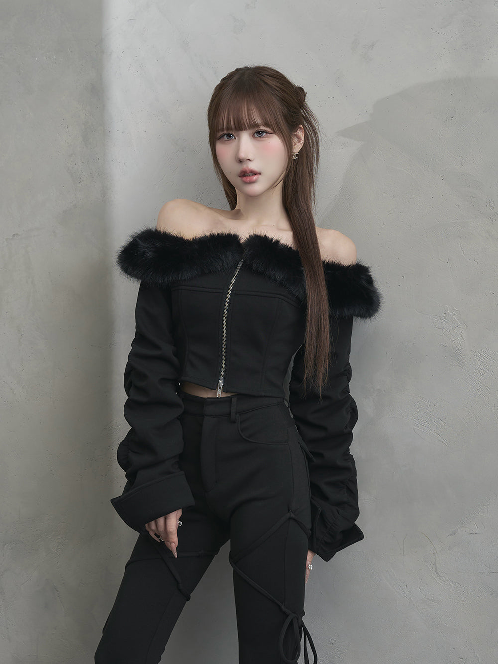 モデル：165cm（着用サイズ：FREE　着用カラー：BLK）