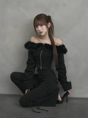 モデル：165cm（着用サイズ：FREE　着用カラー：BLK）