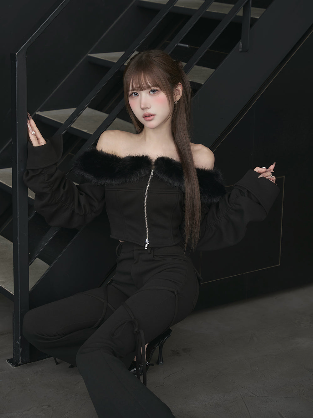 モデル：165cm（着用サイズ：FREE　着用カラー：BLK）