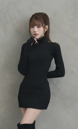 モデル：165cm（着用サイズ：FREE　着用カラー：BLK）