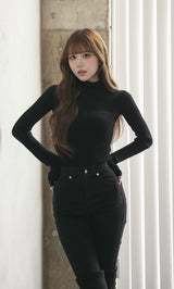 モデル：165cm（着用サイズ：FREE　着用カラー：BLK）