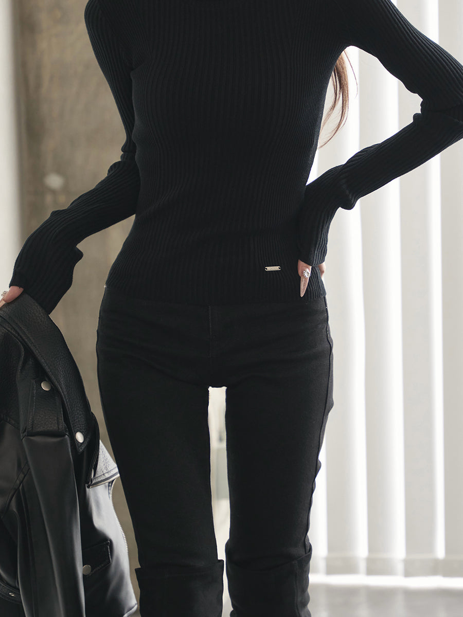 モデル：165cm（着用サイズ：FREE　着用カラー：BLK）