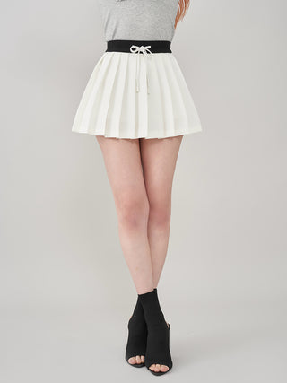 モデル：165cm（着用サイズ：FREE　着用カラー：WHT）