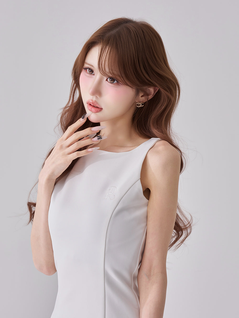 モデル：165cm（着用サイズ：FREE　着用カラー：WHT）