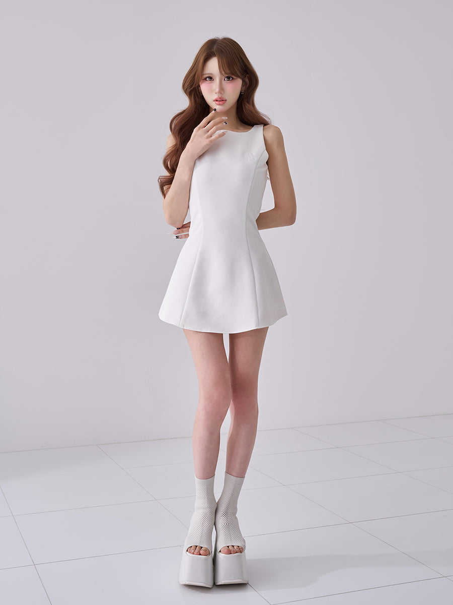 モデル：165cm（着用サイズ：FREE　着用カラー：WHT）