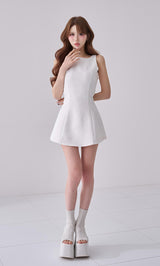 モデル：165cm（着用サイズ：FREE　着用カラー：WHT）