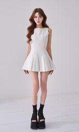 モデル：165cm（着用サイズ：FREE　着用カラー：WHT）