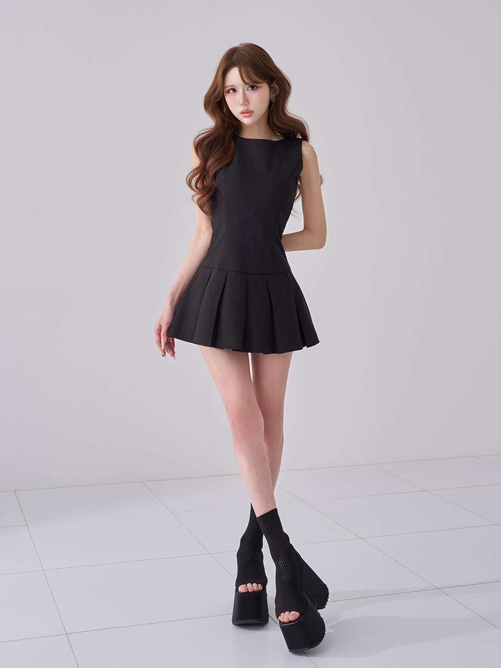 モデル：165cm（着用サイズ：FREE　着用カラー：BLK）