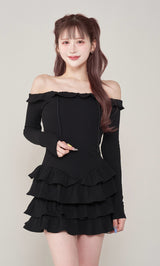 モデル：165cm（着用サイズ：FREE　着用カラー：BLK）