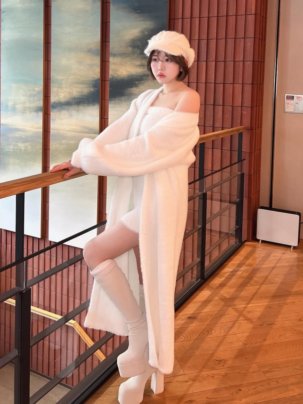 モデル：164cm（着用サイズ：FL　着用カラー：WHT）