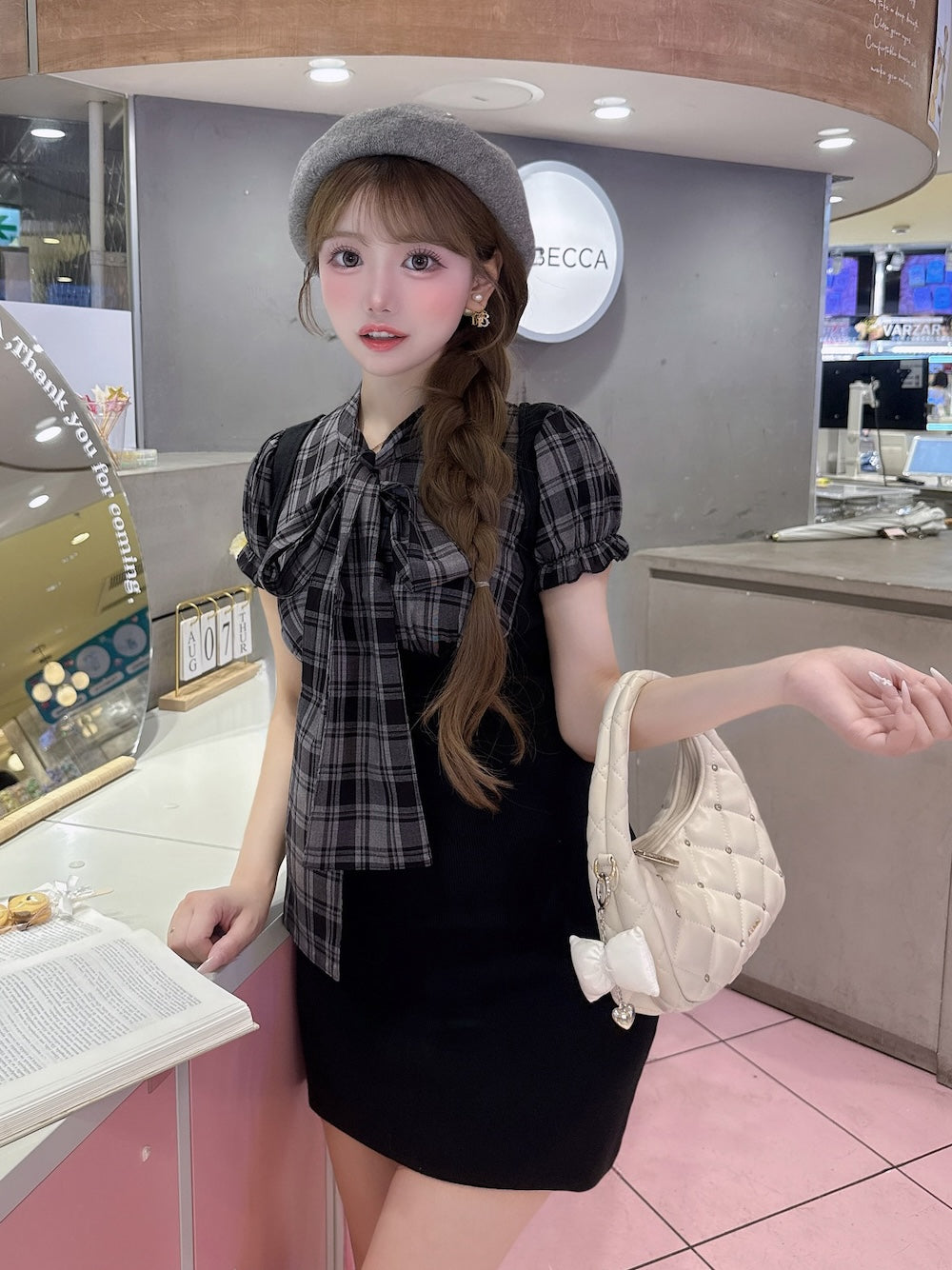モデル：158cm（着用サイズ：FREE　着用カラー：BLK）