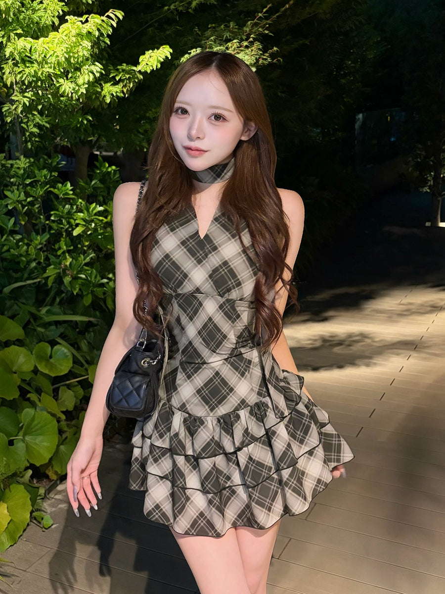モデル：156cm（着用サイズ：FREE　着用カラー：BLK）