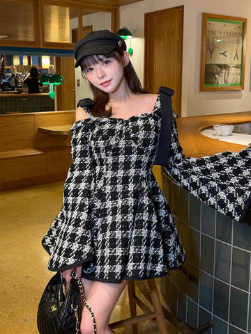 モデル：156cm（着用サイズ：FREE　着用カラー：BLK）