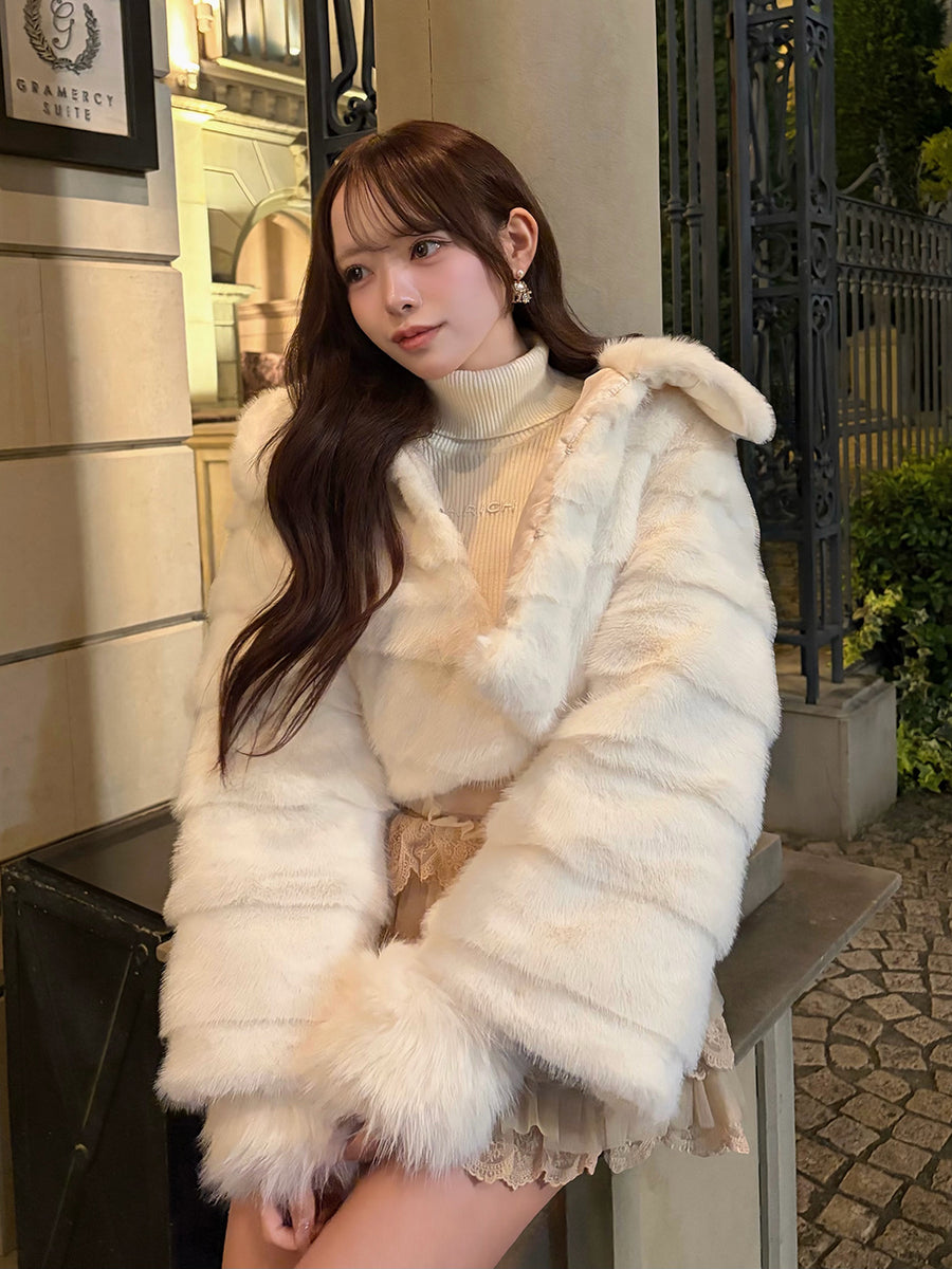 モデル：156cm（着用サイズ：FREE　着用カラー：IVO）