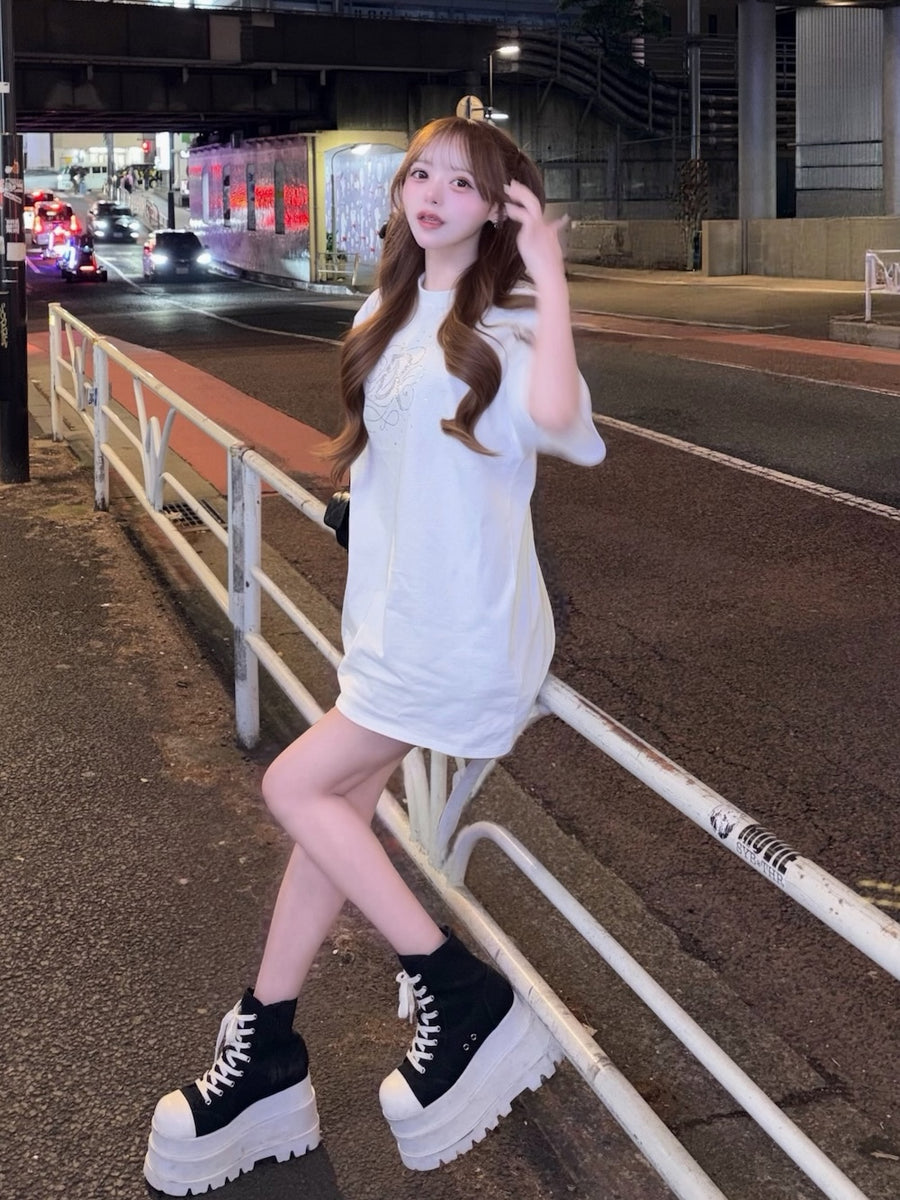 モデル：156cm（着用サイズ：FREE　着用カラー：WHT）