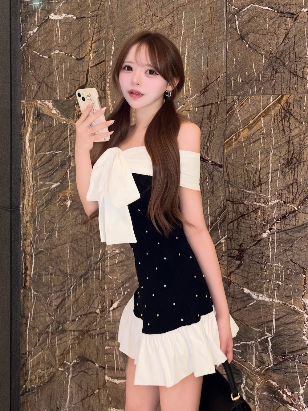 パールビジューオフショルフリルニットミニワンピース