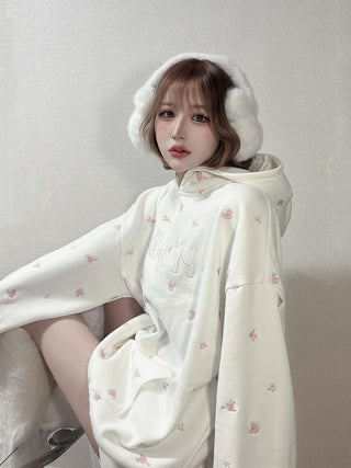 モデル：165cm（着用サイズ：FREE　着用カラー：WHT）