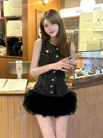 モデル：165cm（着用サイズ：FREE　着用カラー：BLK）