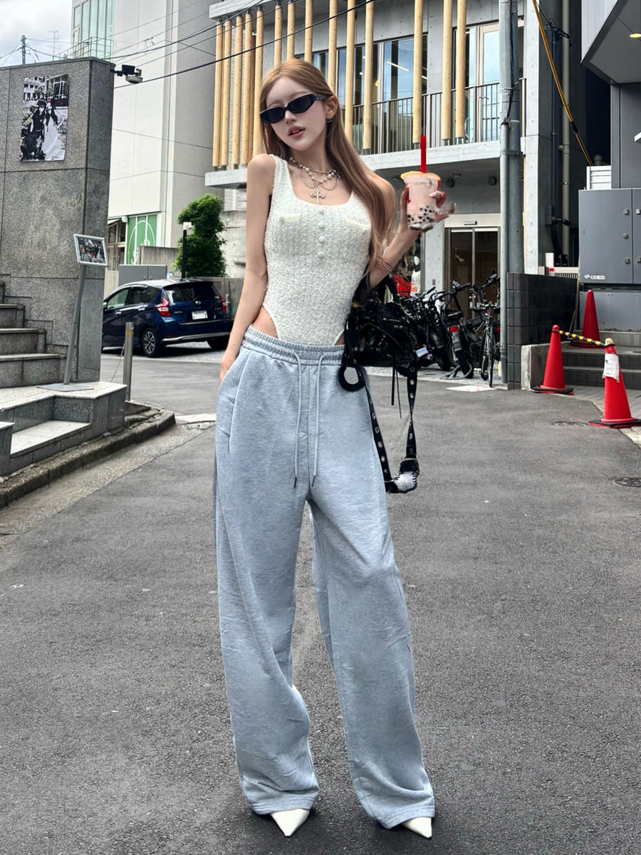 モデル：165cm（着用サイズ：FREE　着用カラー：WHT）